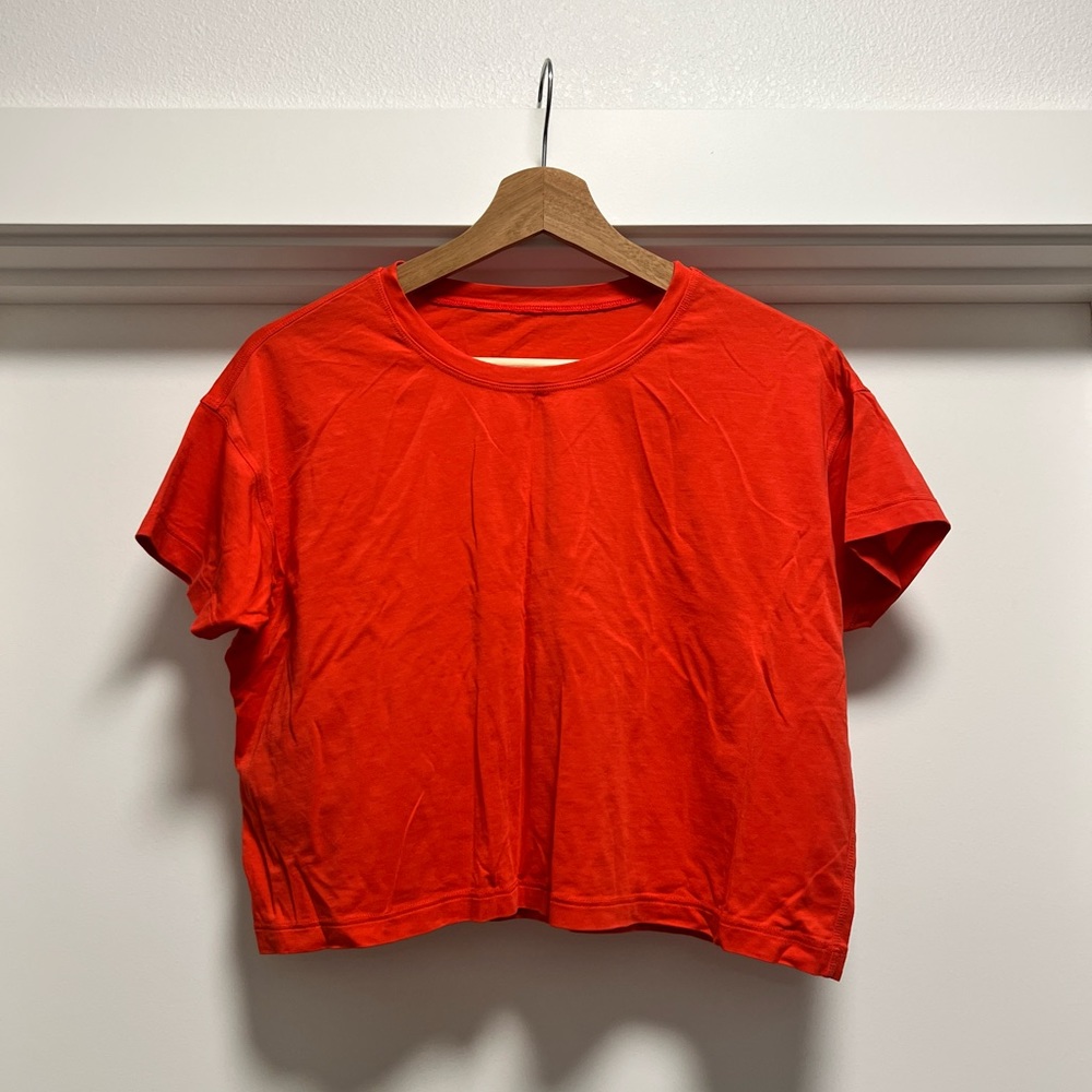 Lululemon cropped tshirt